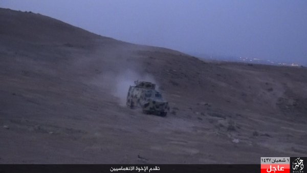 ISIS attack Iraq-i Army positions at Makhoul mountains