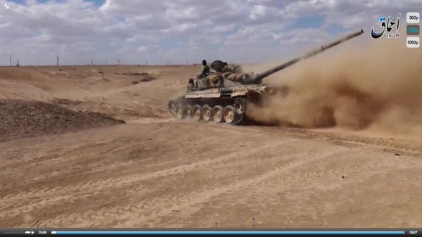 Eine BMP-1 und T-72 wurden heute erfasst nach ISIS einige SAA Positionen in der Nähe von Turdah Berg in Deir Ezzor überflutete