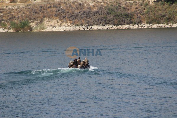 Manbij YPG/SDF crossing the Euphrates River. Qareqowzaq bridge destroyed.  