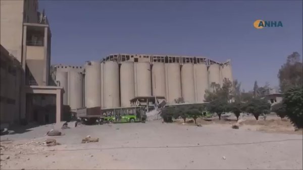 Manbij: Nach die Kontrolle auf Silos wurden 600 IEDs entschärft sowohl um den Umfang und in den Silos