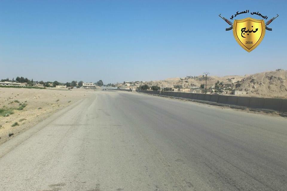 Fighters of the Manbij Military Council advancing south of Raqqa  