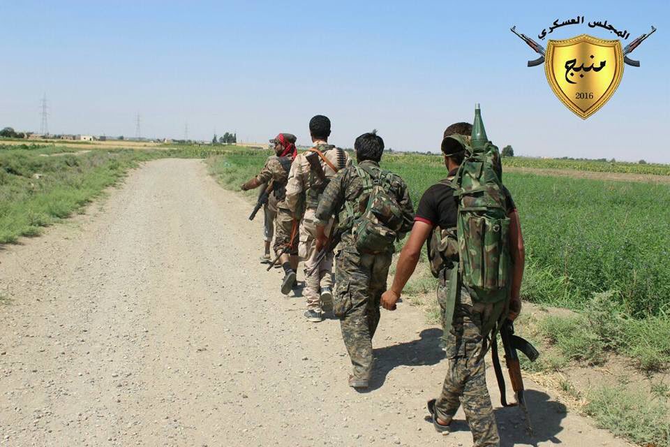 Fighters of the Manbij Military Council advancing south of Raqqa  