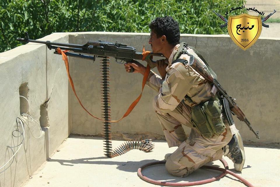 Fighters of the Manbij Military Council advancing south of Raqqa  