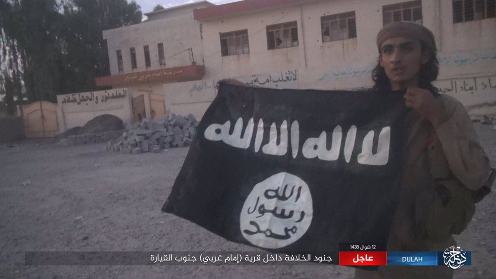 Militantes de EIIL se apoderaron de la aldea Imam Gharbi cerca de la base aérea occidental de Qayyarah, mientras pierden el control de la ciudad de Mosul, Iraq