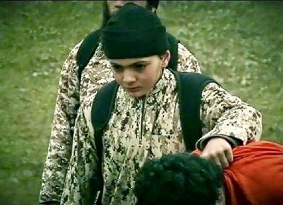 SDF captured ISIS child soldier Mohammed Ali Musa who appeared in ISIS propaganda videos. SDF Press Spox @mustefa2bali speaking with Musa   