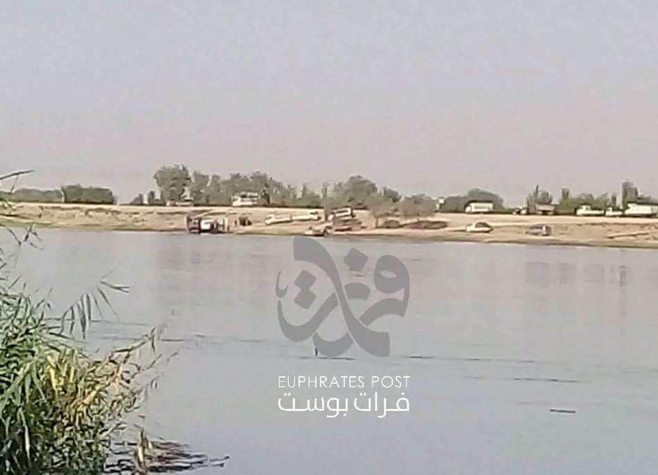 Russian pontoon bridges have been brought today and lauched forward to DeirEzzor to cross Euphrates river in Syria      