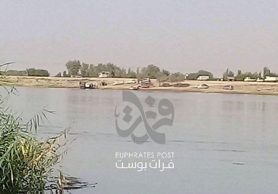 Russian pontoon bridges have been brought today and lauched forward to DeirEzzor to cross Euphrates river in Syria      