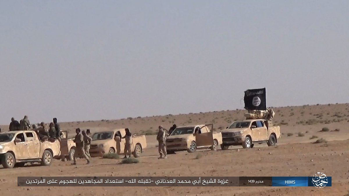 قافلة داعش تسافر عبر الصحراء الفارغة إلى قريتين من شرق. حمص. وشوهدت المجموعة شرق سخنة، وشاركت في هجوم 28 سبتمبر.