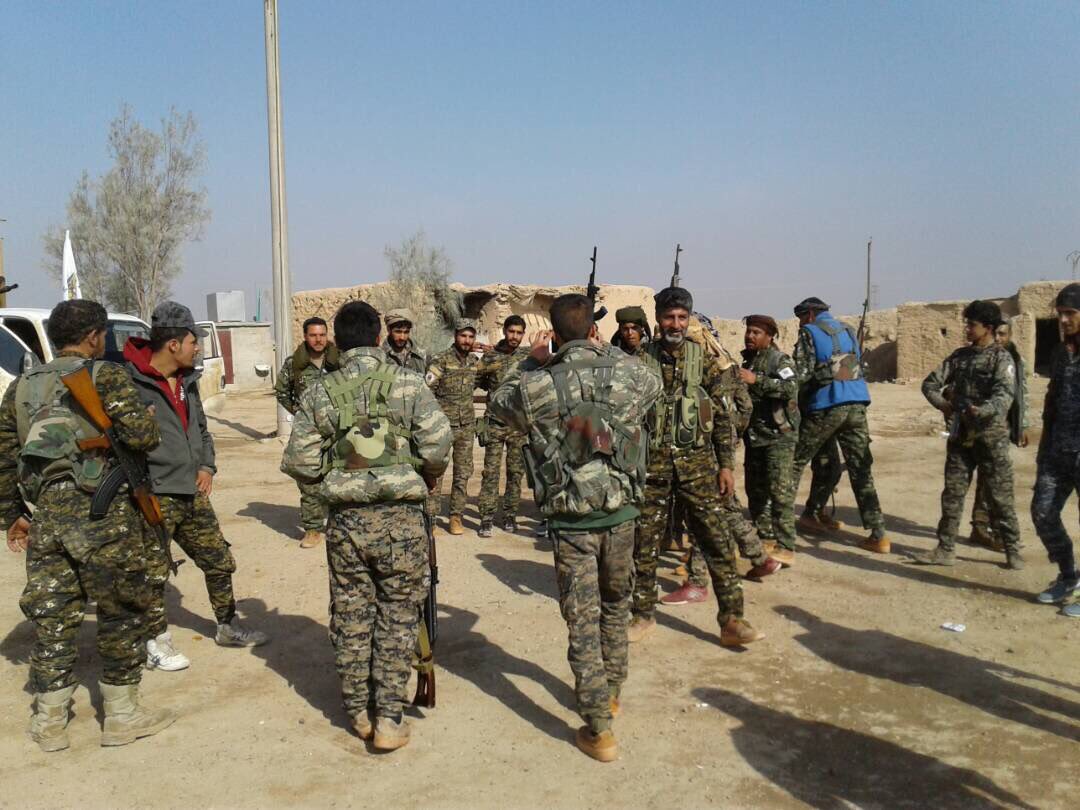 صور من المجلس العسكري السرياني، وحدة مجلس منبيج العسكري في معركة دير الزور الجارية مع قوات قوات الدفاع الذاتى ودعم التحالف بالقياده الامريكية