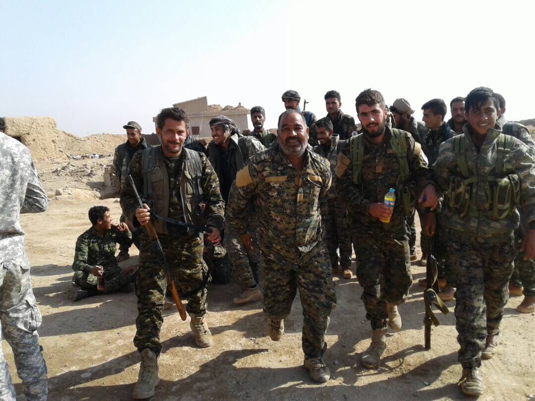 صور من المجلس العسكري السرياني، وحدة مجلس منبيج العسكري في معركة دير الزور الجارية مع قوات قوات الدفاع الذاتى ودعم التحالف بالقياده الامريكية