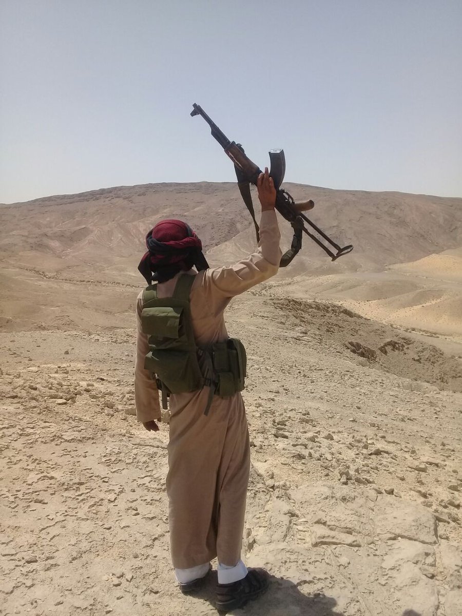 In an expansion of Egypt 's war in the Sinai, the army is arming Bedouins deep in the peninsula's interior, as far south as Nakhl on the Taba road