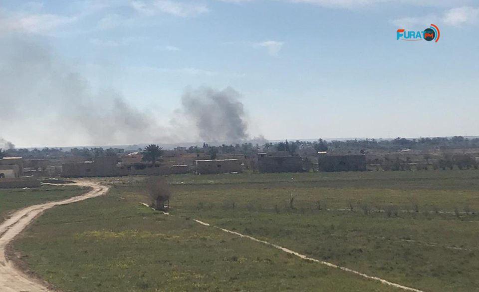 Des images en direct du Baguz montrent de violents affrontements entre FDS et EI