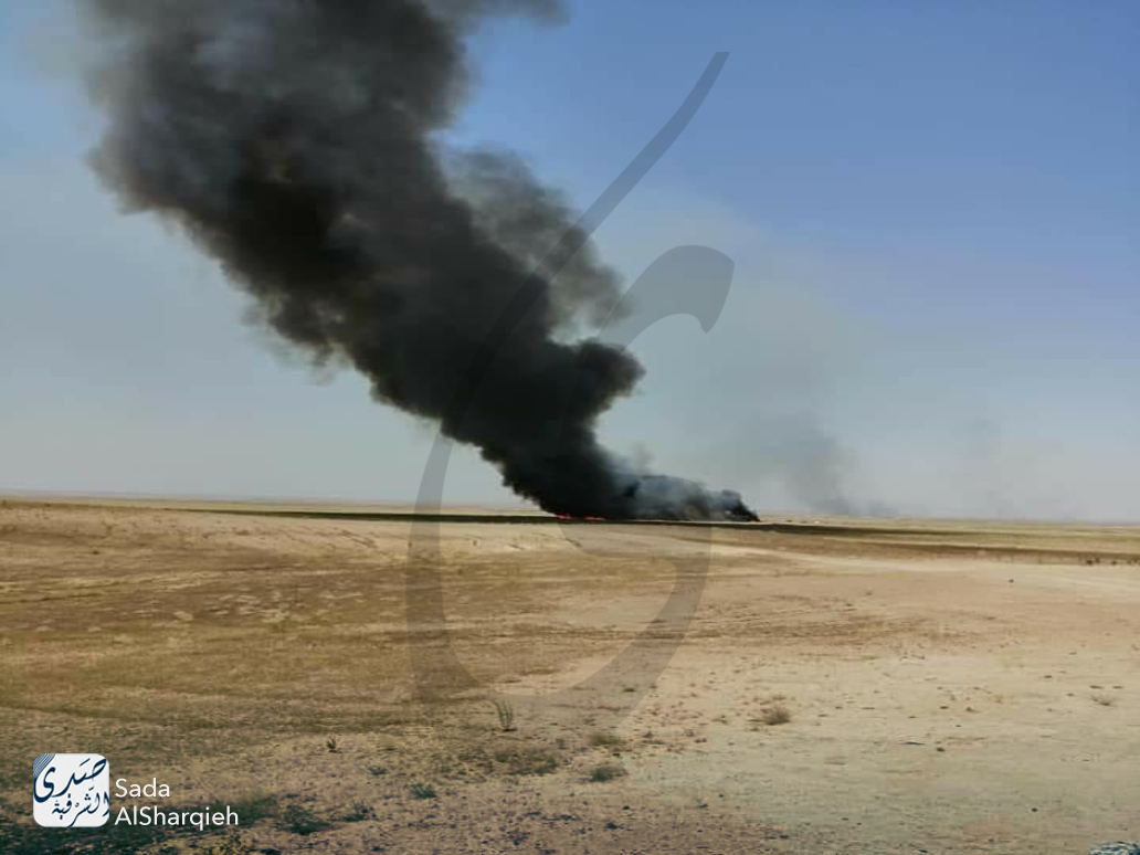 Deir Ezzor: A car belonging to the Hezbollah militia exploded on Tuesday. The vehicle was loaded with ammunition and ammunition and was heading towards the Albukamal Badia, points of the Hezbollah militia. The Eastern Echo reporter confirmed that the car exploded as a result of a landmine that ISIS had planted in the area.