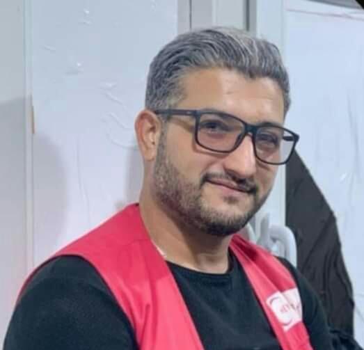 One of the nurses in the Kurdish Crescent was killed by a gunshot wound after a group of people disguised as women infiltrated the medical point in Al-Faiz I in Al-Hol camp in Hasaka countryside. It was also decided to suspend work tomorrow by some organizations and associations operating in Al-Hol camp due to the killing.