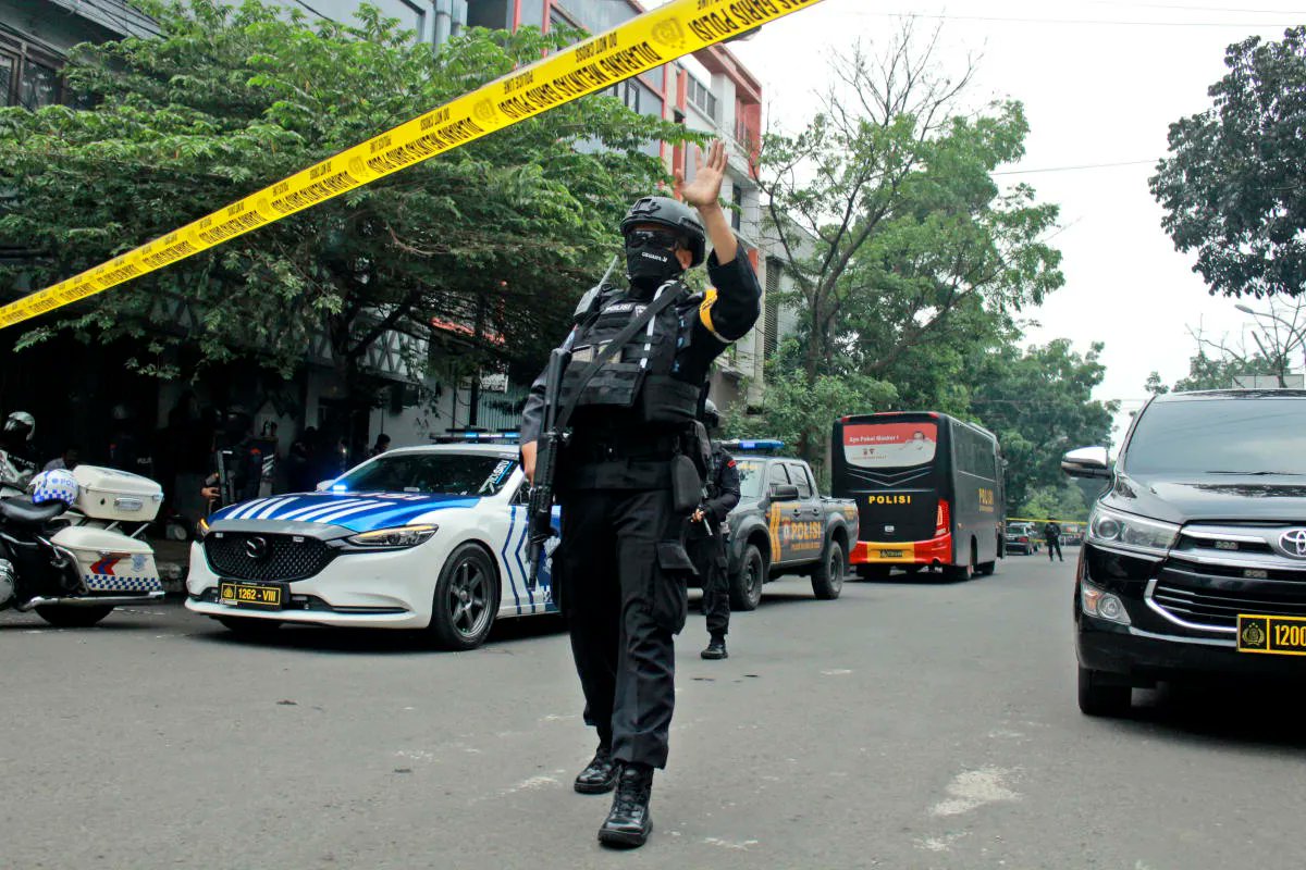 BANDUNG, Indonesia — A Muslim militant and convicted bomb-maker who was released from prison last year blew himself up Wednesday at a police station on Indonesia's main island of Java, killing an officer and wounding 11 people, officials said