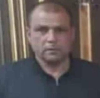 İç Güvenlik Güçleri, Deyr ez-Zor'un doğusundaki Bakras kasabasında düzenlediği operasyonda, Askeri Güvenlik Servisi'nin eski üyesi ve çok sayıda suçla itham edilen Binbaşı Ahmed Ali el-Cesim'i tutukladı.